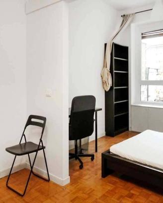 Stanza in appartamento di 127 m² a Milano
