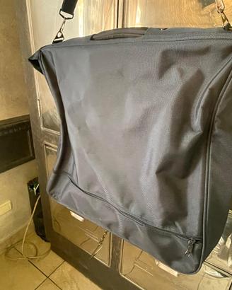 borsa porta abiti da viaggio