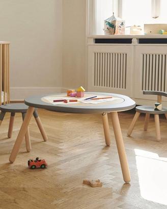 Stokke mutable tortora tavolino per bambini.