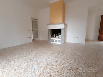 Appartamento con sottotetto e deposito