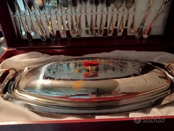 Posate e vassoio da pesce