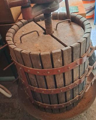attrezzi per fare il vino.