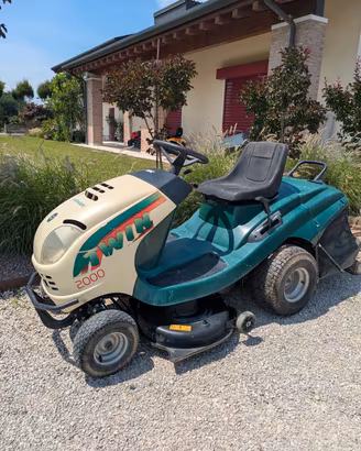 trattorino tagliaerba 