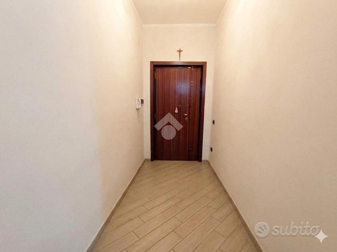 5 LOCALI A CASTELLAMMARE DI STABIA - Altro