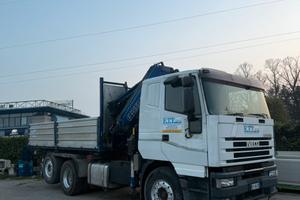 Iveco eurostar 3assi con gru
