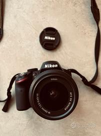 Fotocamera digitale NIKON D 3200 ben tenuta