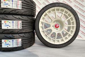 Cerchi In Lega Da 17 Per Fiat 500 Abarth Con Gomme