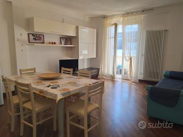 Appartamento con terrazza vicino al mare