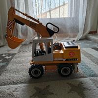 gru Liebherr giocattolo
