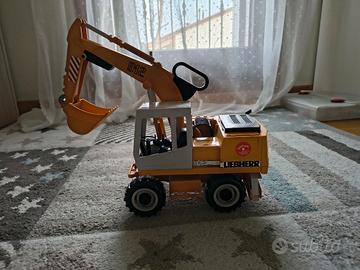 gru Liebherr giocattolo