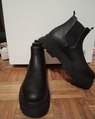 Stivali Chelsea Bershka neri con suola alta 45