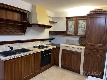 Cucina tavolo panca e sedie taverna