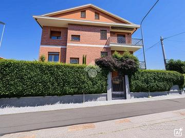 BIFAMILIARE A LA LOGGIA