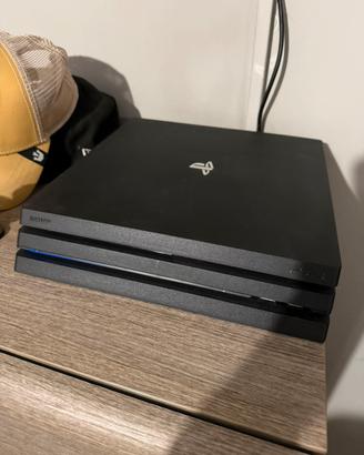 Sony ps4 pro 1 tb usata perfettamente funzionante