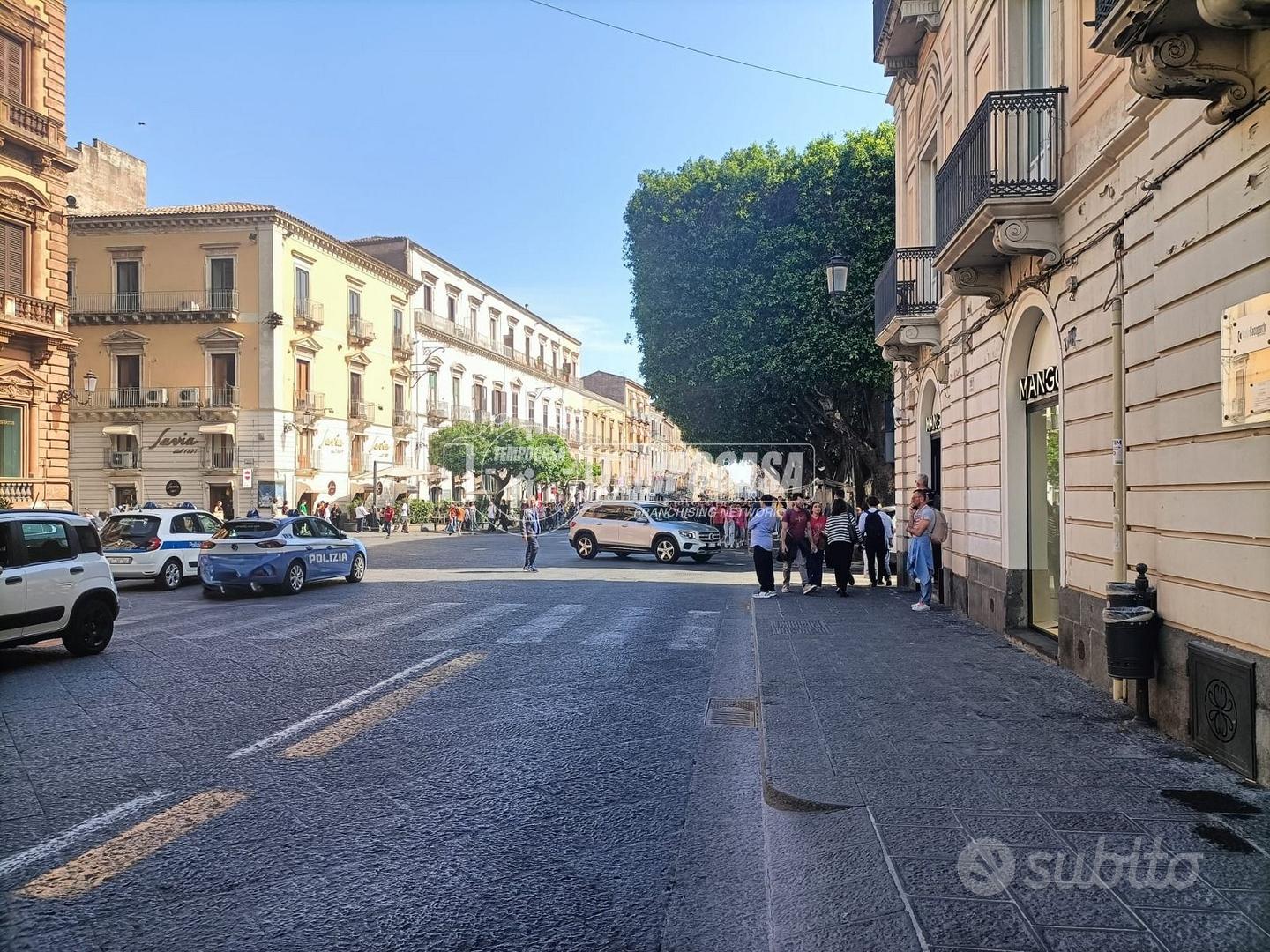 PRESTIGIOSA BOTTEGA IN VIA ETNEA - Vista 3