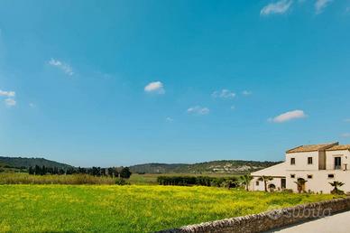 Rustico a Vittoria, 8 locali