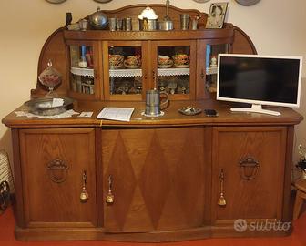 Splendida Credenza Tirolese in Legno di Rovere