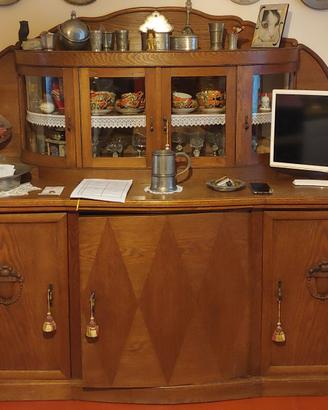 Splendida Credenza Tirolese in Legno di Rovere