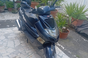 Kimko B e W cilindrata 250