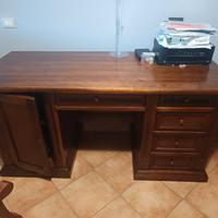 scrivania in legno