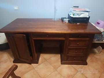 scrivania in legno