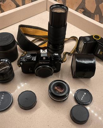 Macchina analogica  Nikon EM e tre obiettivi