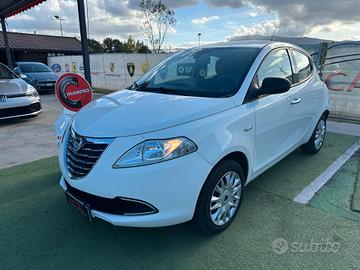 Lancia Ypsilon 1.2*8V*GOLD*PDC*MP3*CITY*NEOPATENTA