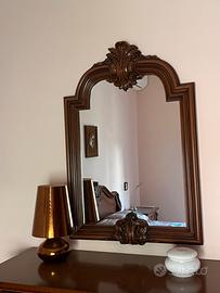 Specchio con cornice in legno