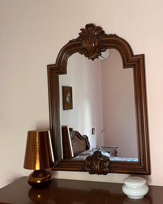 Specchio con cornice in legno