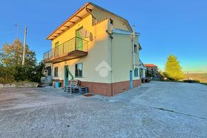 CASA SEMINDIPENDENTE A MONTEFIORE CONCA