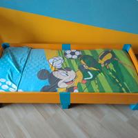 Lettino montessoriano con accessori