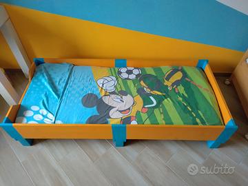 Lettino montessoriano con accessori