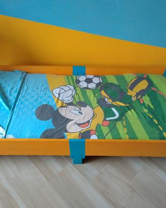 Lettino montessoriano con accessori