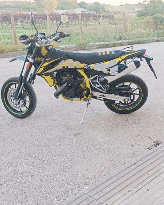Moto 125 SWM sm