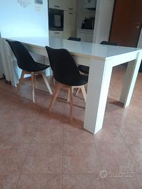 Tavolo bianco lucido