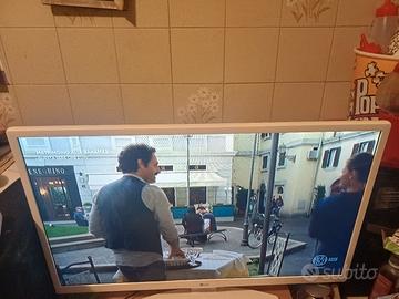 televisione  LG bianco 28 pollici 