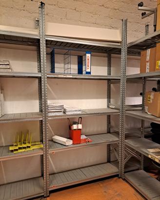 Scaffalatura ad incastro da magazzino