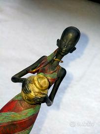 Statuina etnica di donna