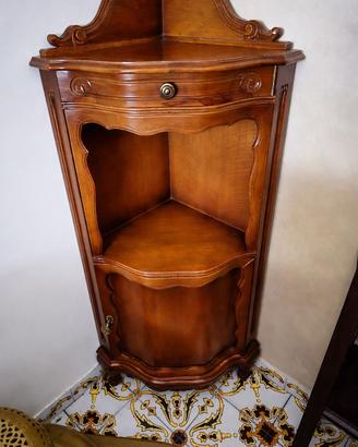 Mobile angolare in legno stile classico