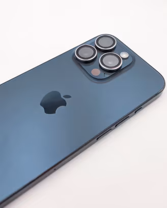 iPhone 15 Pro 1TB (Pari al Nuovo) + Accessori