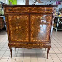 Mobile bar in noce intagliato