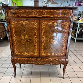 Mobile bar in noce intagliato