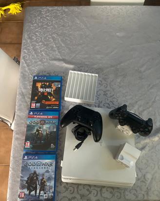 PlayStation 4 slim con 2 controller é 3 giochi