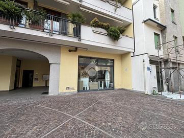 NEGOZIO A LEGNANO