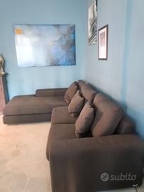 Divano tre posti con chaise longue