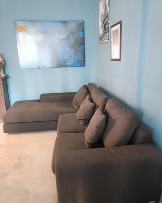 Divano tre posti con chaise longue