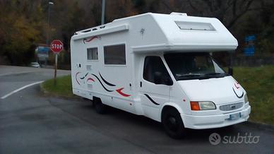 camper Ford transit pronto per partire 
