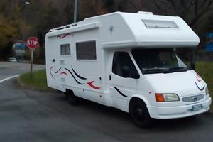 camper Ford transit pronto per partire 