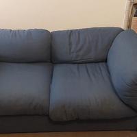 Divano lineare con cuscini