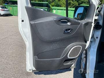 PANNELLI ANTERIORI PER OPEL VIVARO B X82 2015